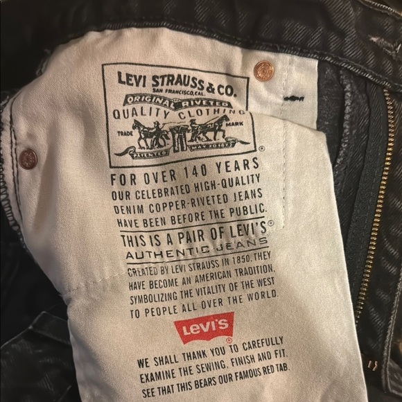 Vintage Levi’s Slim Fit Size 9M Black Denim Women's Shorts!! - Picture 10 of 10